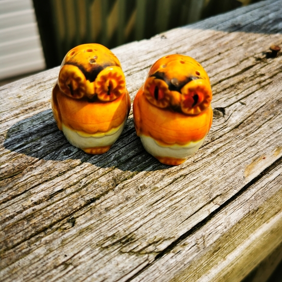 Vintage Kitschy Orange and Yellow Ceramic Owl Salt and Pepper Shakers - Picture 1 of 10